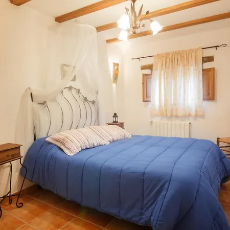 Romantic House For 2 Or 4 People With Jacuzzi Holiday home Laroya